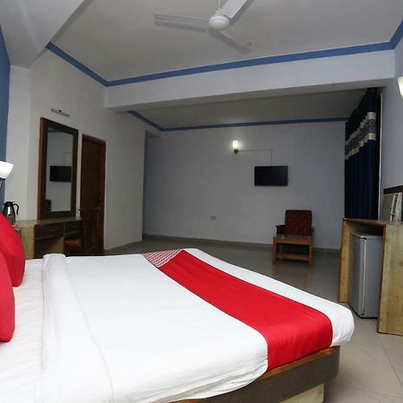 Oyo 5667 Katra Continental Hotel Ngoại thất bức ảnh