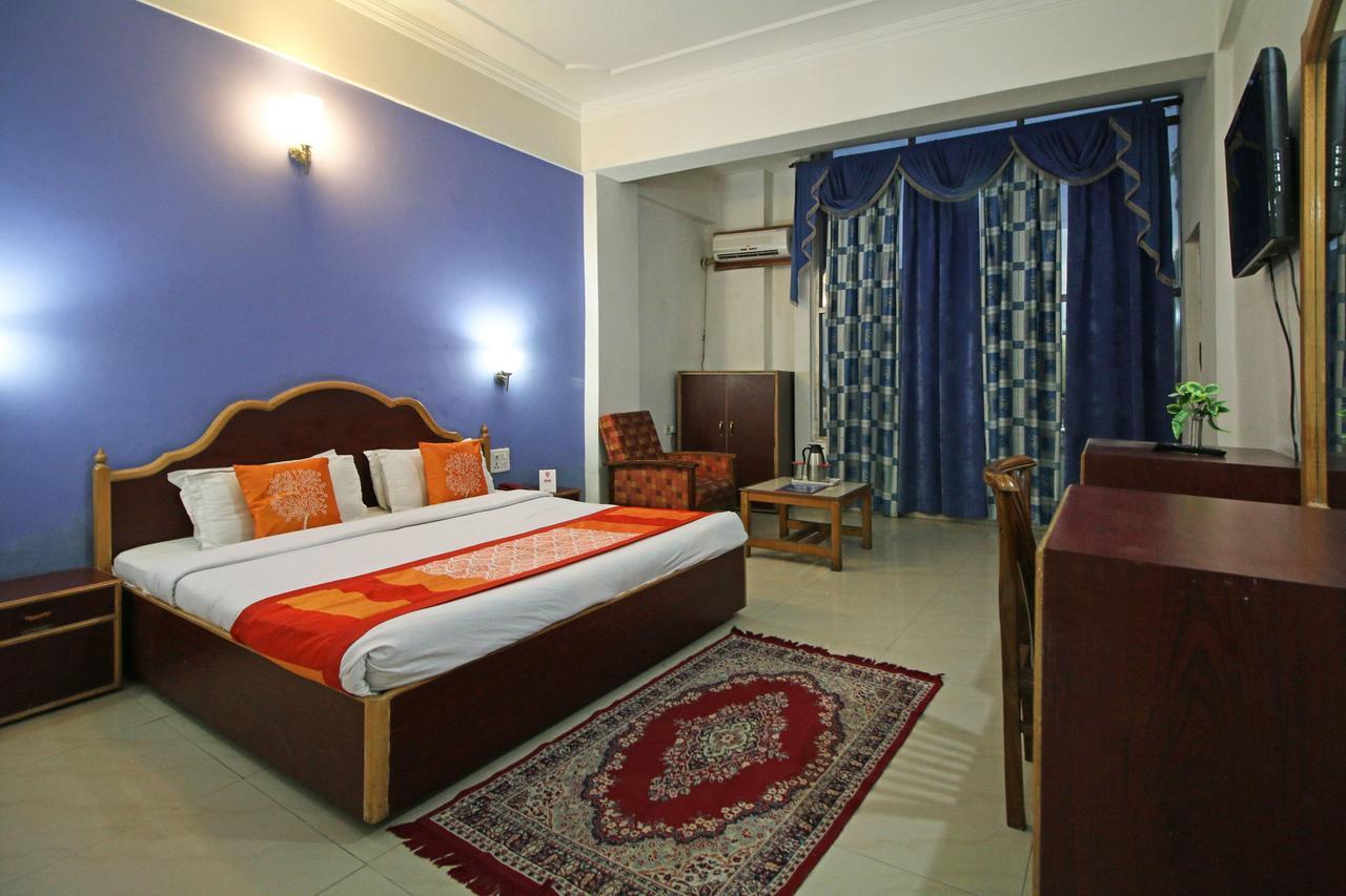Oyo 5667 Katra Continental Hotel Ngoại thất bức ảnh