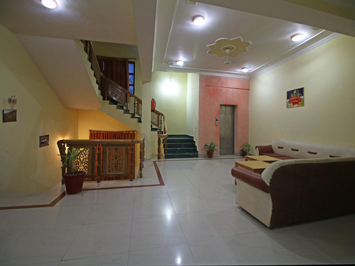 Oyo 5667 Katra Continental Hotel Ngoại thất bức ảnh