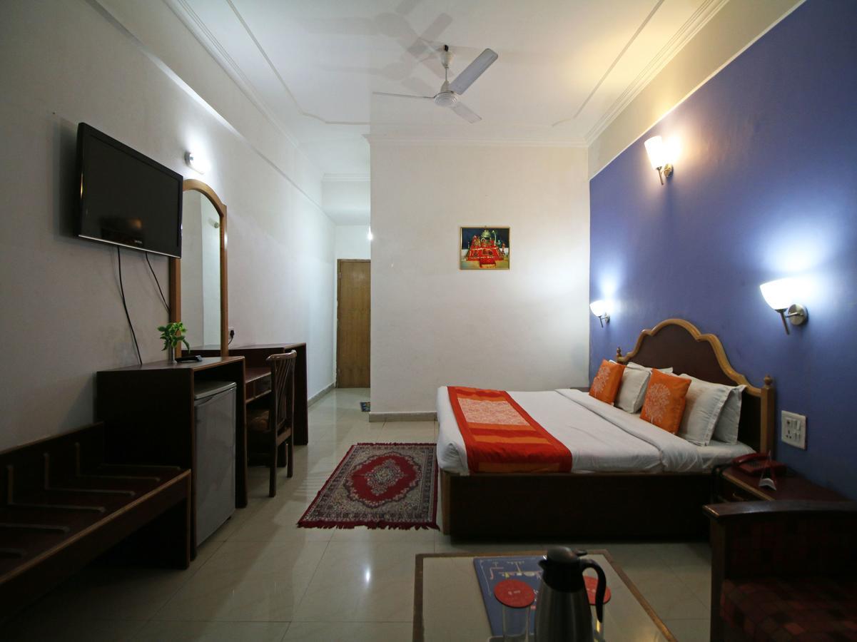Oyo 5667 Katra Continental Hotel Ngoại thất bức ảnh