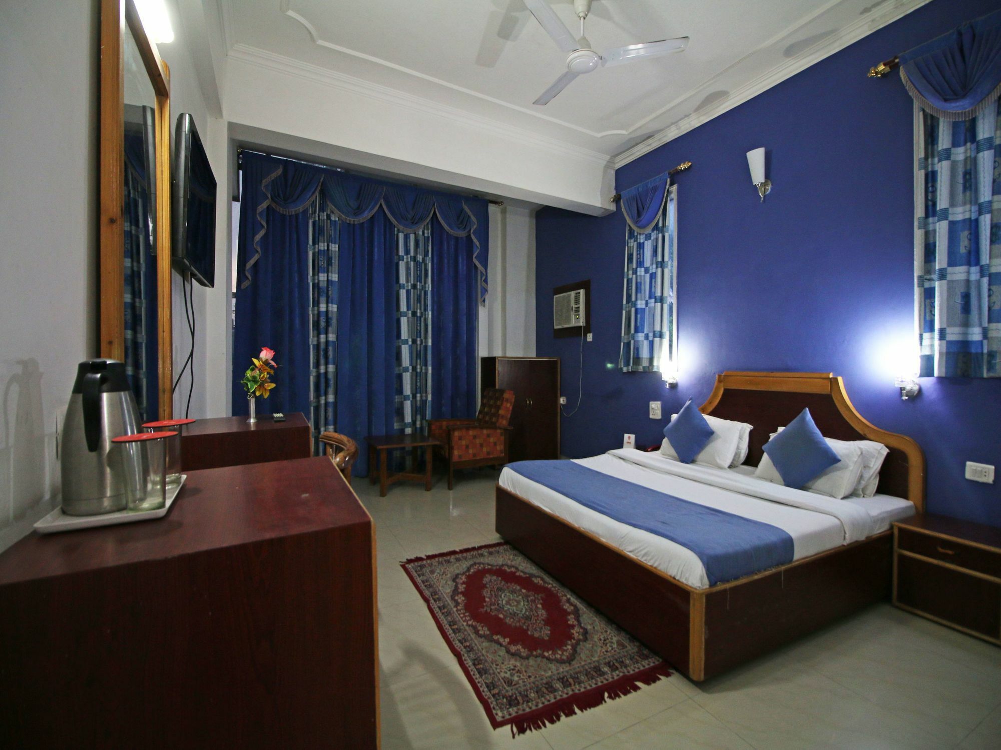 Oyo 5667 Katra Continental Hotel Ngoại thất bức ảnh