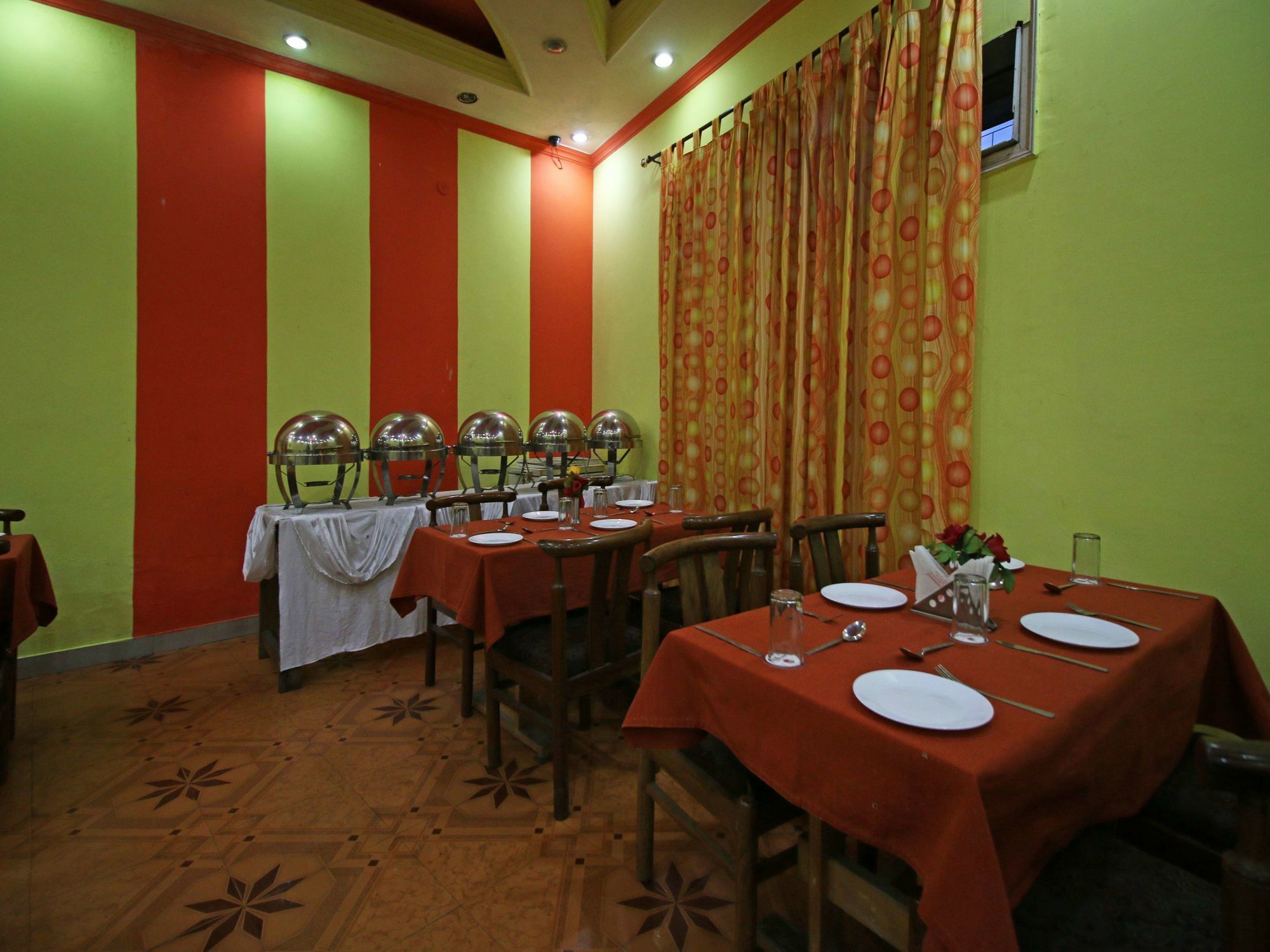 Oyo 5667 Katra Continental Hotel Ngoại thất bức ảnh
