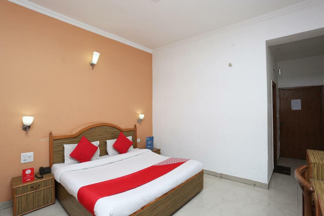 Oyo 5667 Katra Continental Hotel Ngoại thất bức ảnh