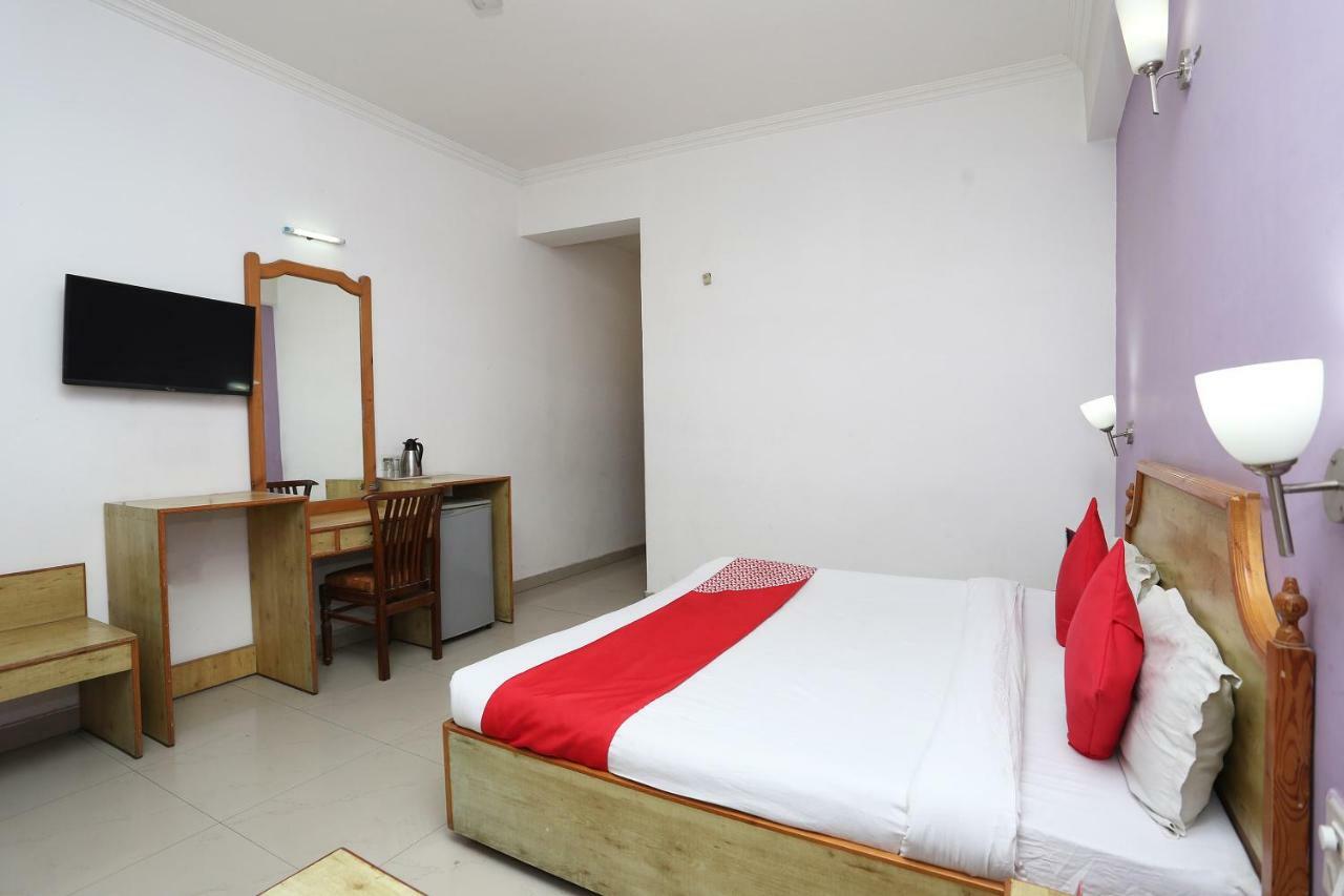 Oyo 5667 Katra Continental Hotel Ngoại thất bức ảnh