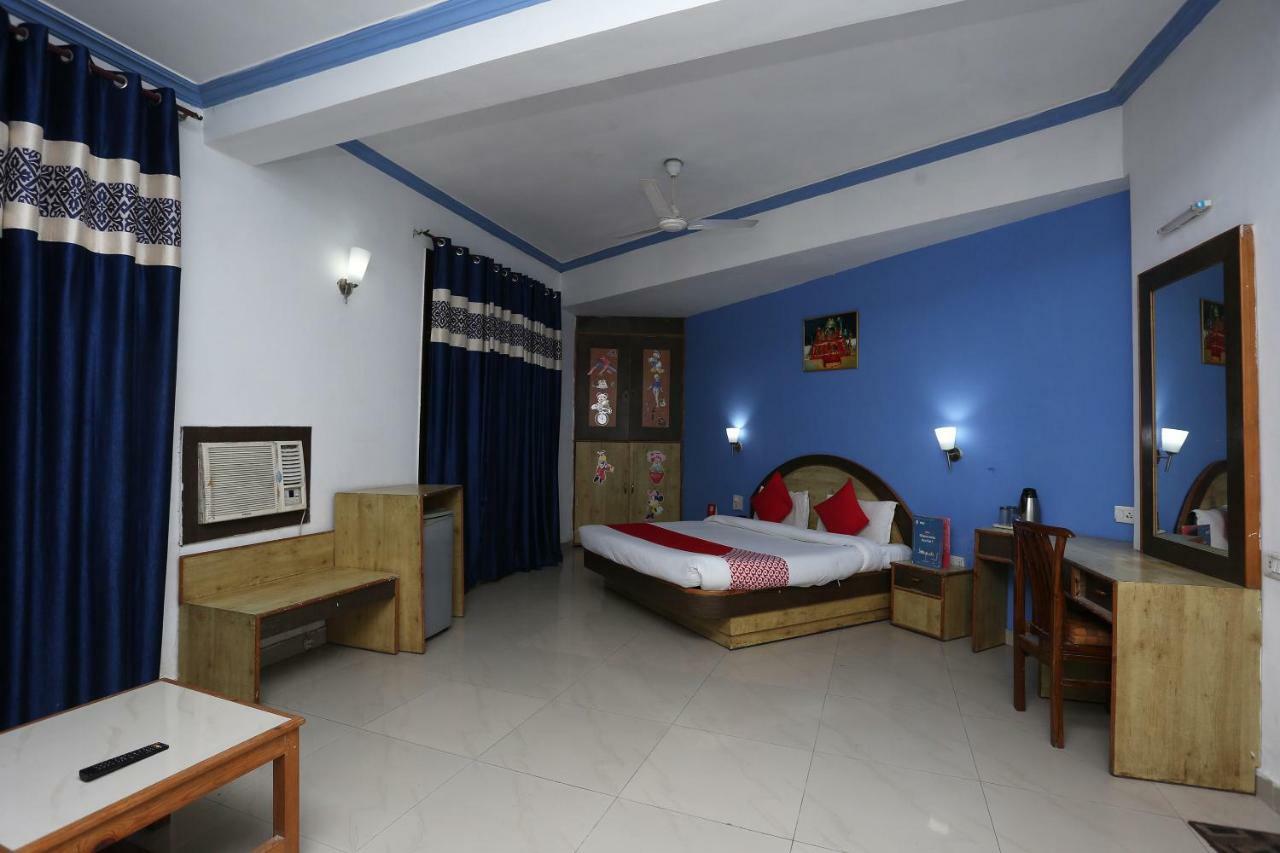 Oyo 5667 Katra Continental Hotel Ngoại thất bức ảnh