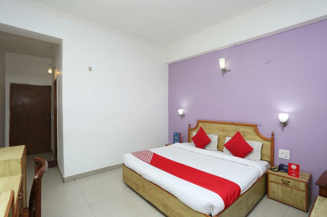 Oyo 5667 Katra Continental Hotel Ngoại thất bức ảnh